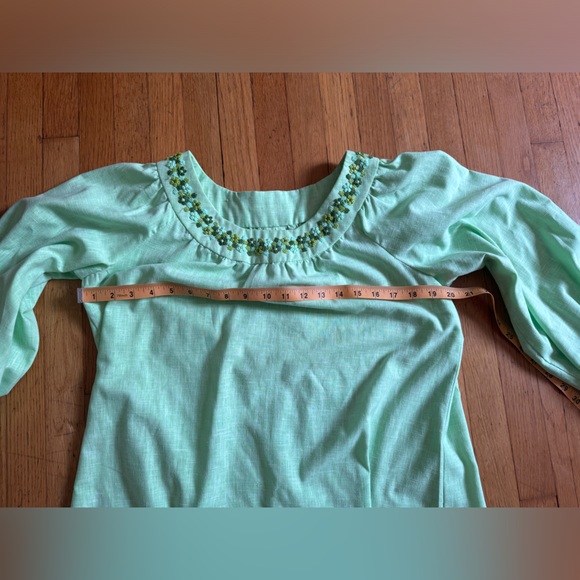 70s Vintage Lime Green Cotton Blend Caftan with Embroidered Flowers - Picture 5 of 8